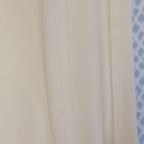 Express Body contour crop top - White - Picture 5 of 6